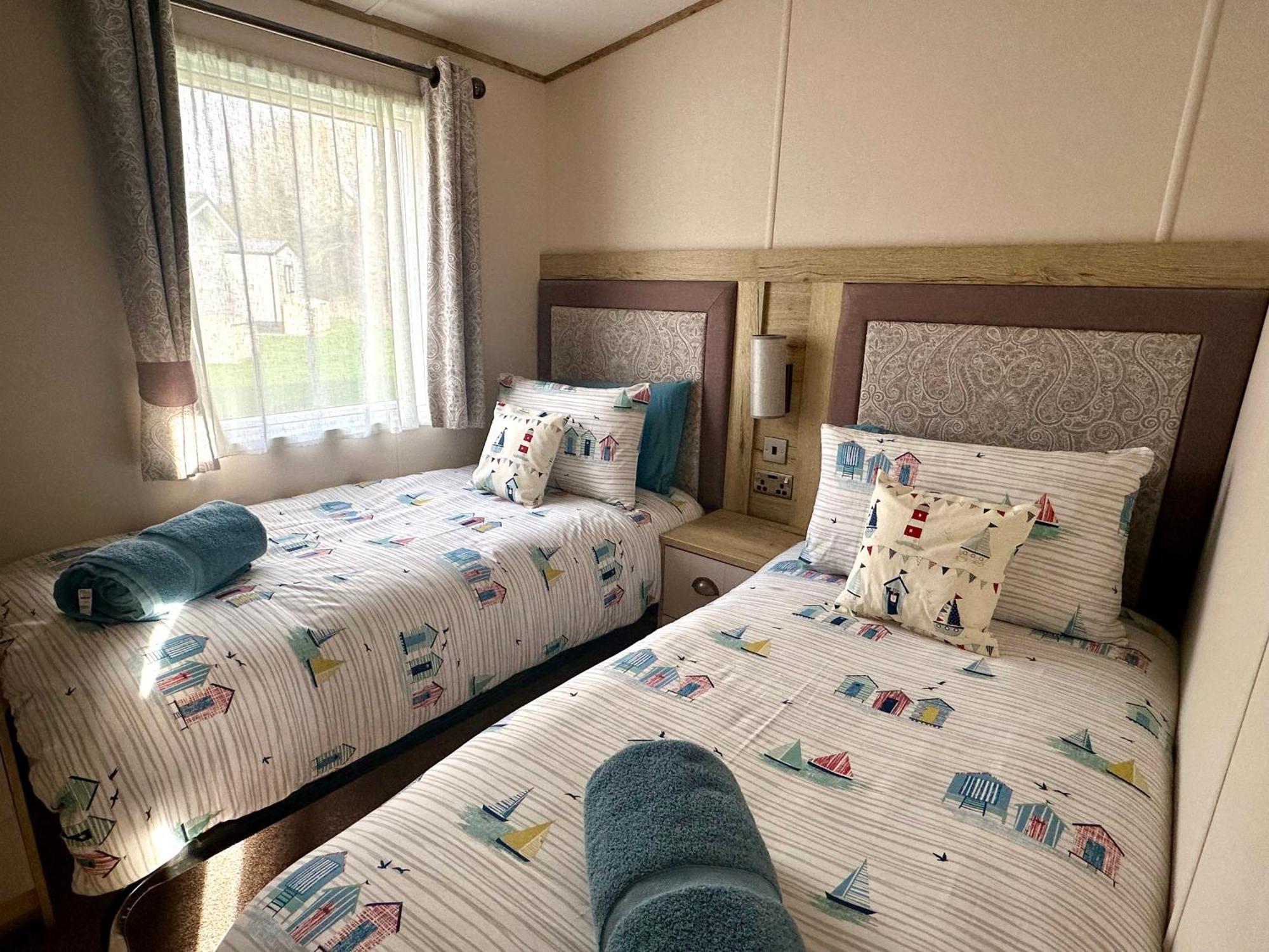 The Boat House, Hot Tub Lodge サウス・サーニー エクステリア 写真